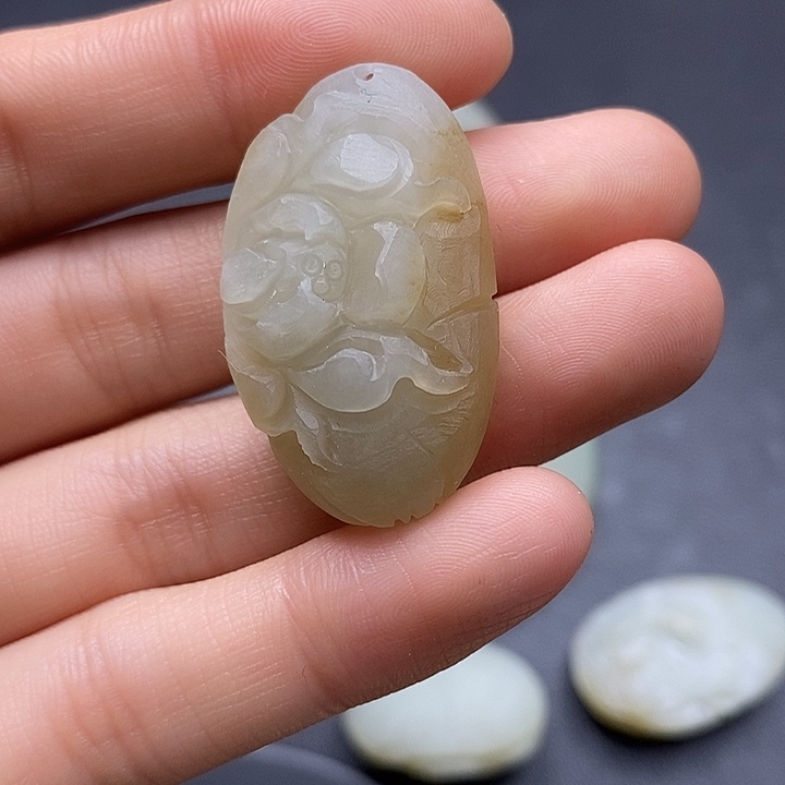 颈饰未镶嵌和田玉心**律