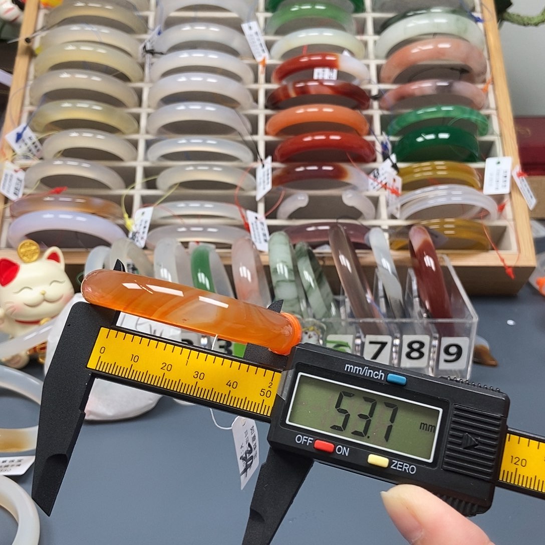 玛瑙/玉髓手镯未镶嵌777