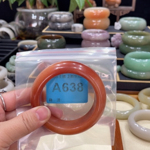 未镶嵌手镯石英质玉汤*