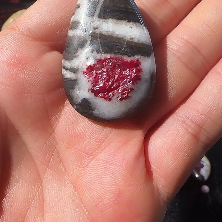 天然辰砂贵州万山天然大晶体朱砂吊坠正品