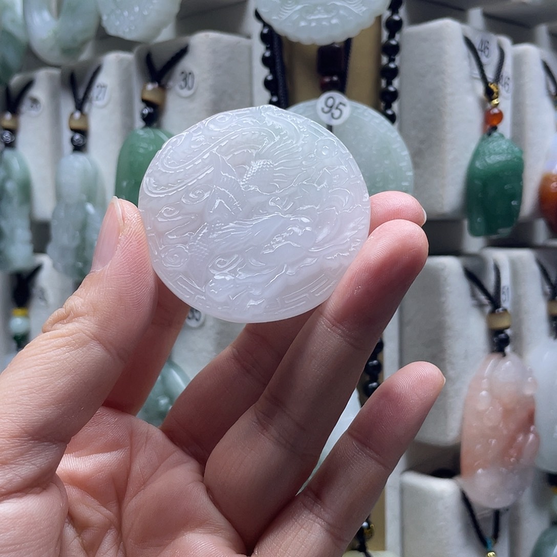 石英质玉未镶嵌颈饰