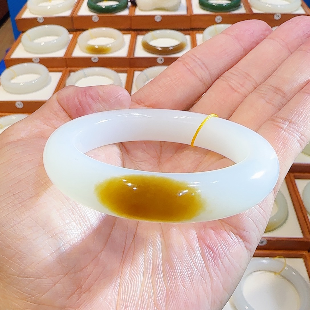 和田玉未镶嵌手镯且末一口金红糖55 56 57