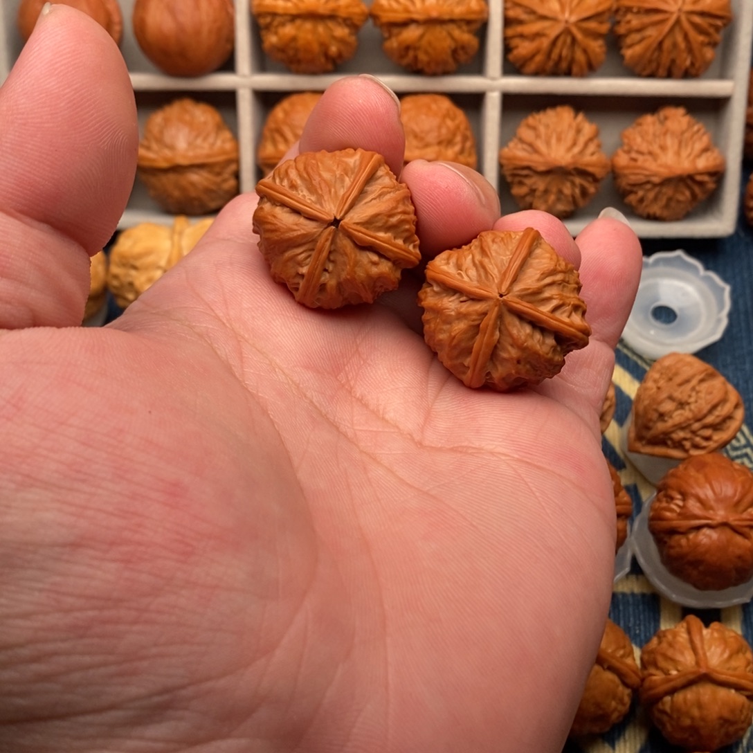 李***）把件文玩核桃皇冠四棱