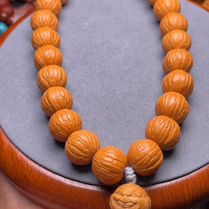 猴头核桃吊坠聚宝盆手持18