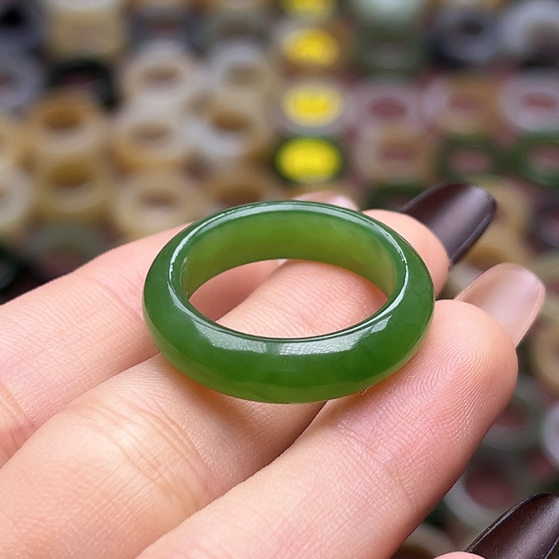 阿***丁和田玉未镶嵌戒指19.2