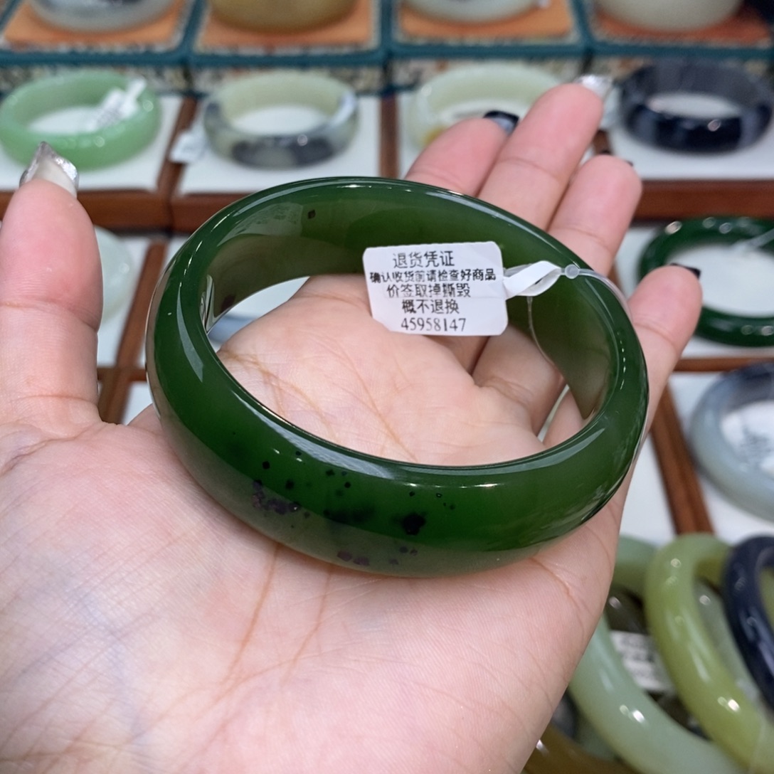 和田玉未镶嵌手镯和田玉俄碧冰果绿60