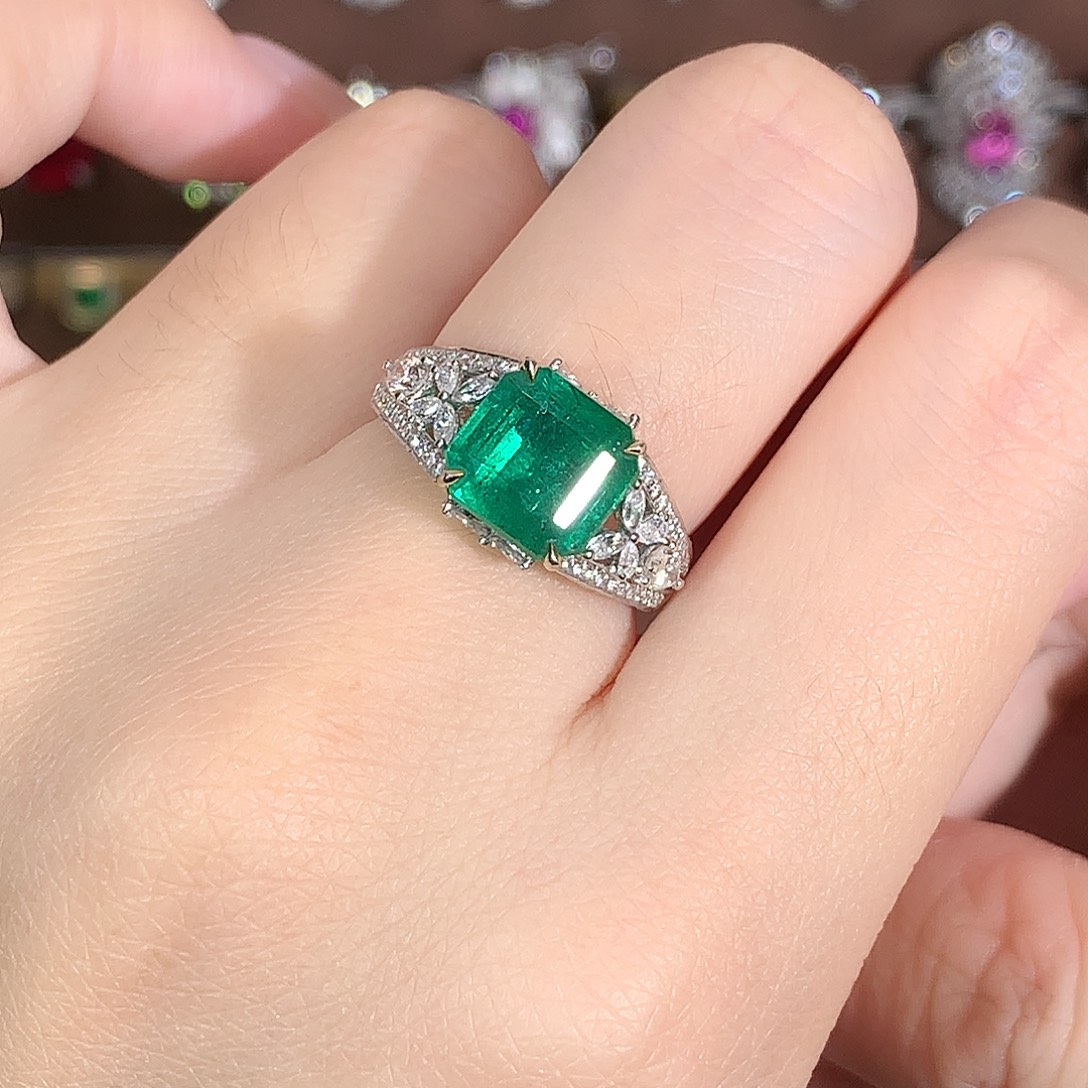 18K金镶嵌 戒指祖母绿3.52ct/天然宝石/七天无理由