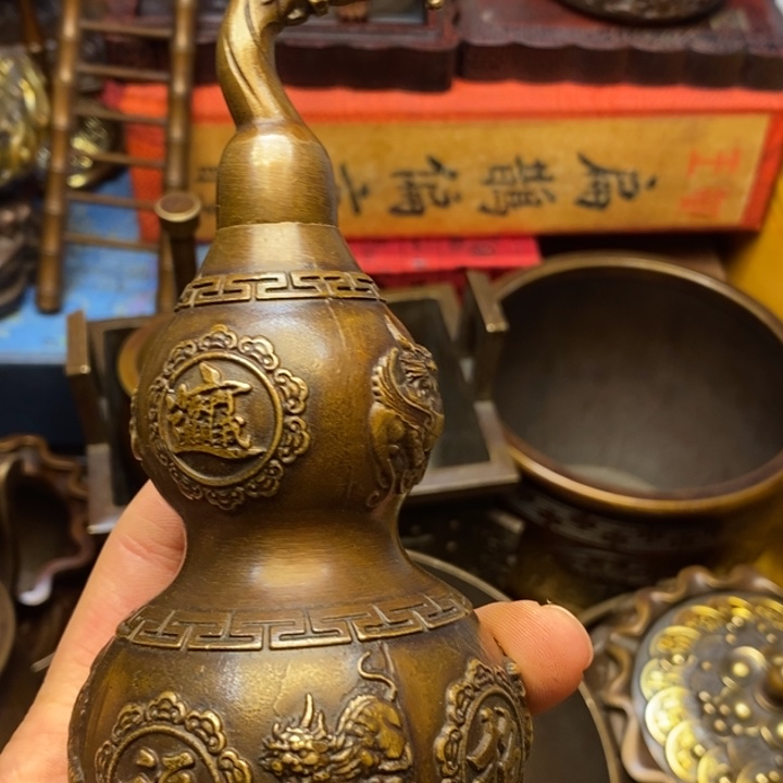 铜器摆件做工精良