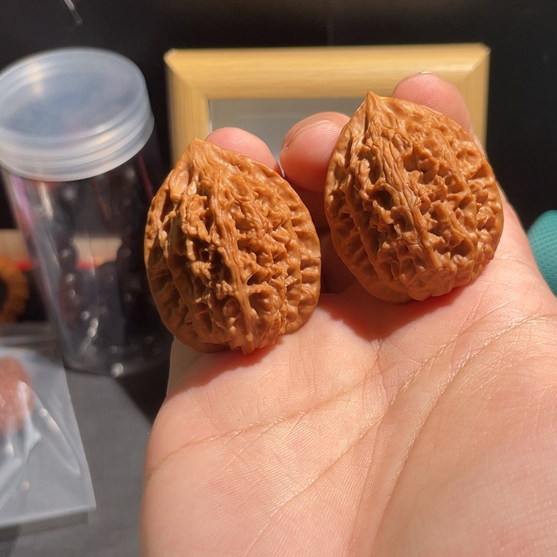 文玩核桃吊坠小****.柳叶纹