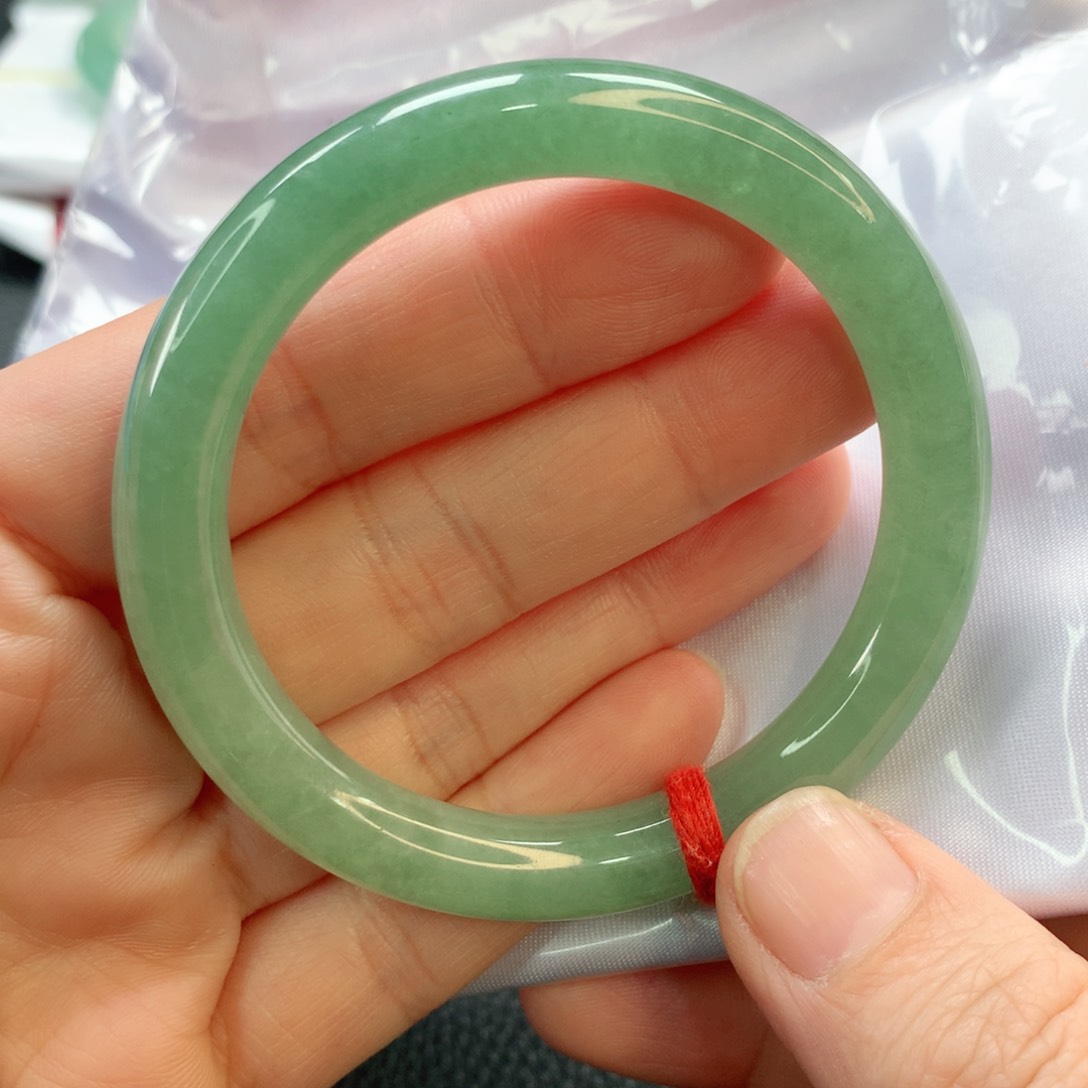 翡翠手镯未镶嵌52圆