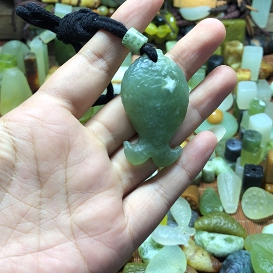 未镶嵌岫玉吊坠岫
