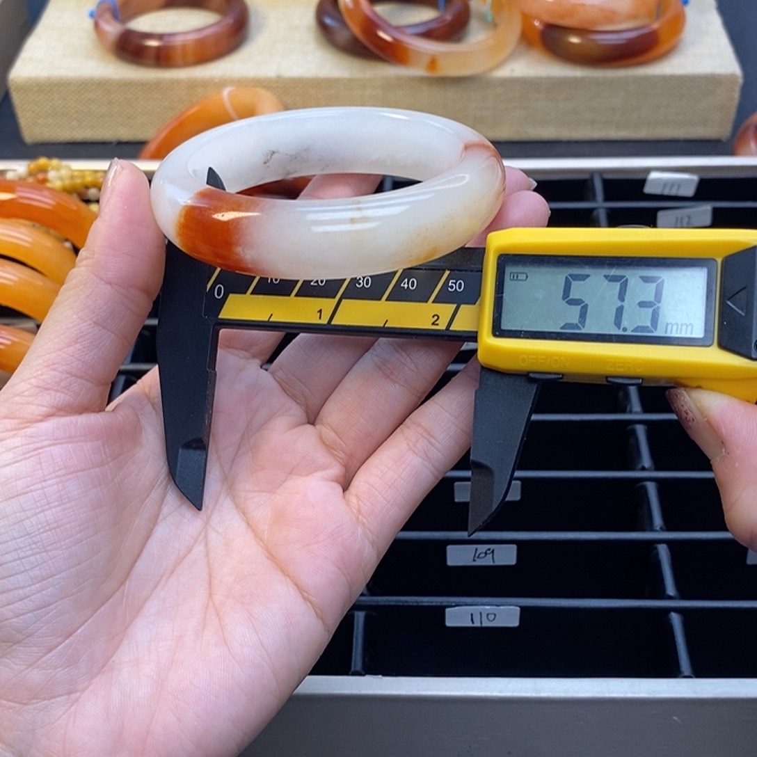 未镶嵌石英质玉（黄龙玉）手镯93号