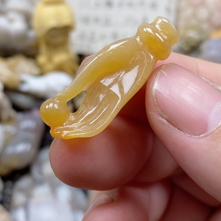颈饰未镶嵌硅化珊瑚（珊瑚玉）