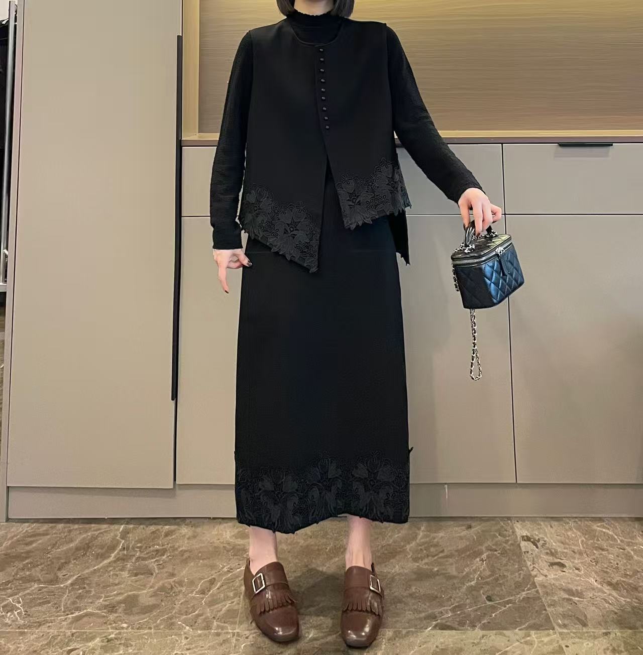 米可/MK-2832ZJ【拼蕾丝花边马甲+长半裙套装】时尚秋季新款套装