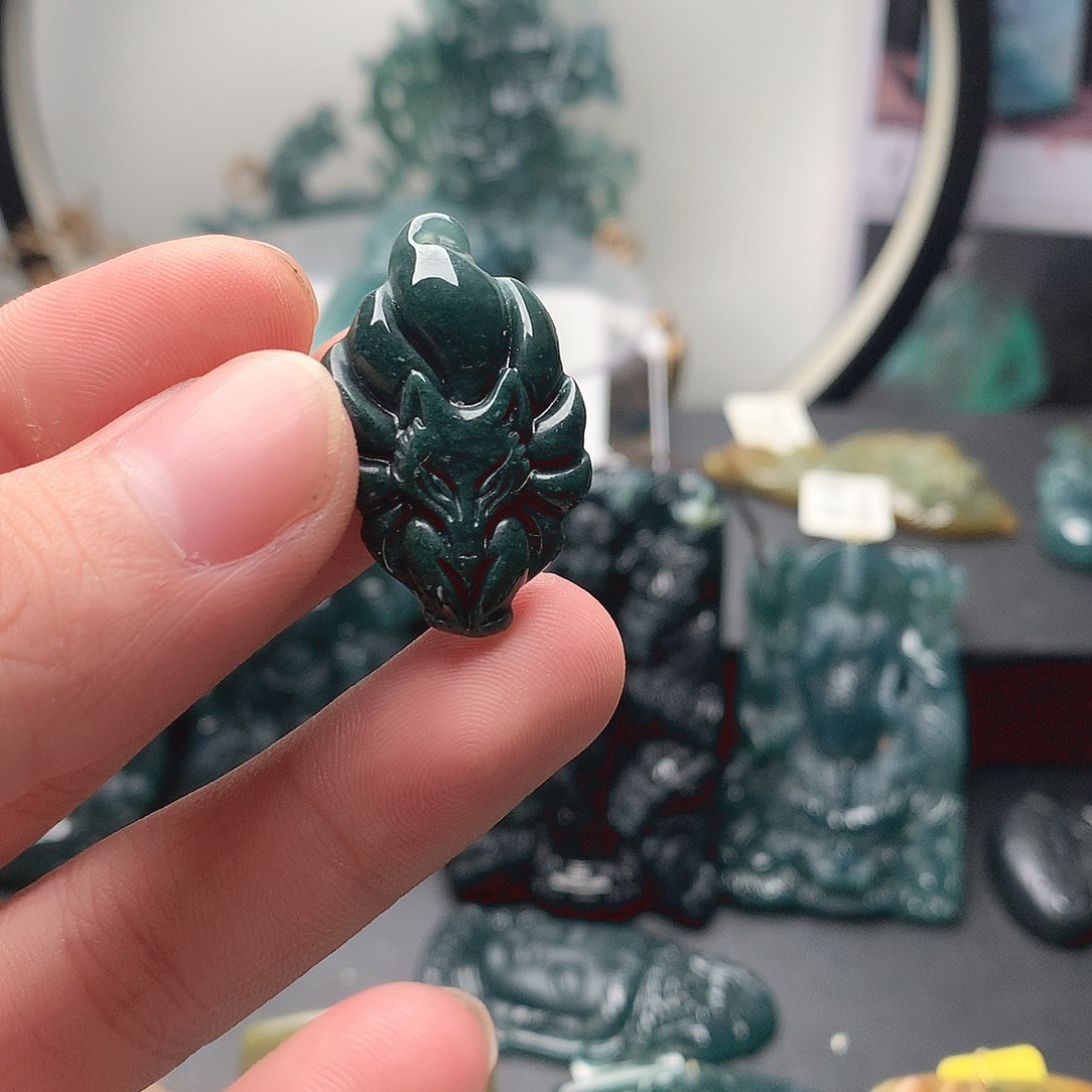 翡翠未镶嵌颈饰无