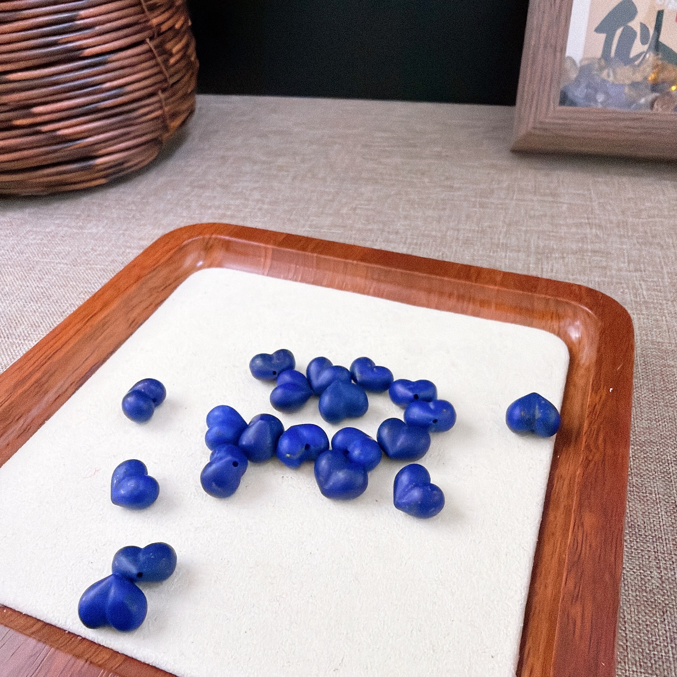 s746天然青金石爱心小屁桃单珠 DIY配饰 通孔   多样性发一