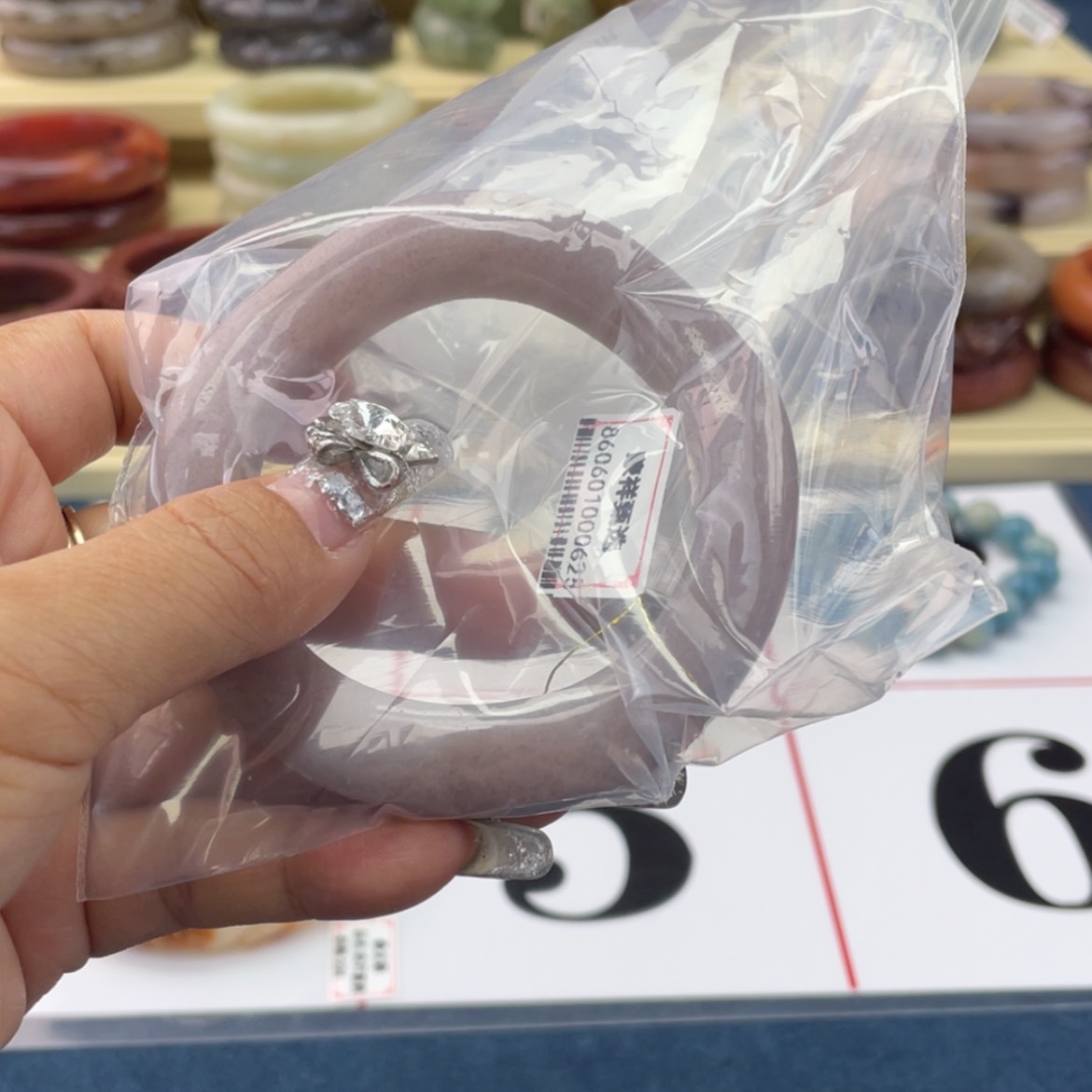 【闪购商品】石英岩玉手镯未镶嵌炒***拿