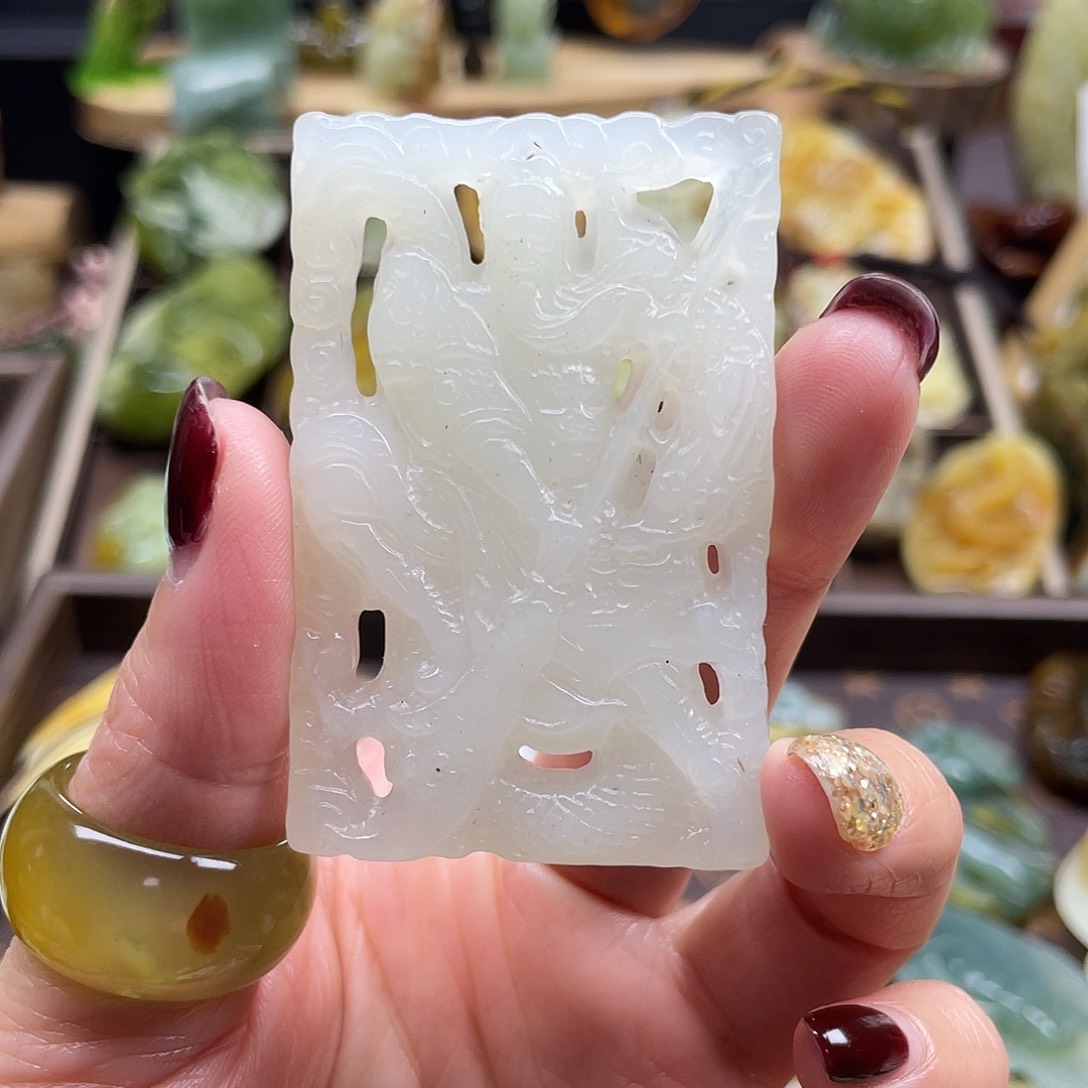 蛇纹石玉颈饰未镶嵌岫玉关公