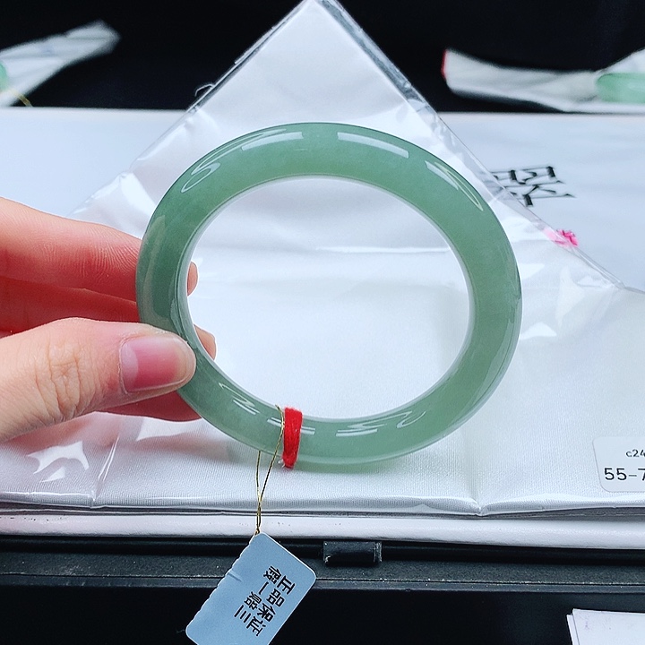 翡翠手镯（圆镯）未镶嵌缅甸天然a货手镯55