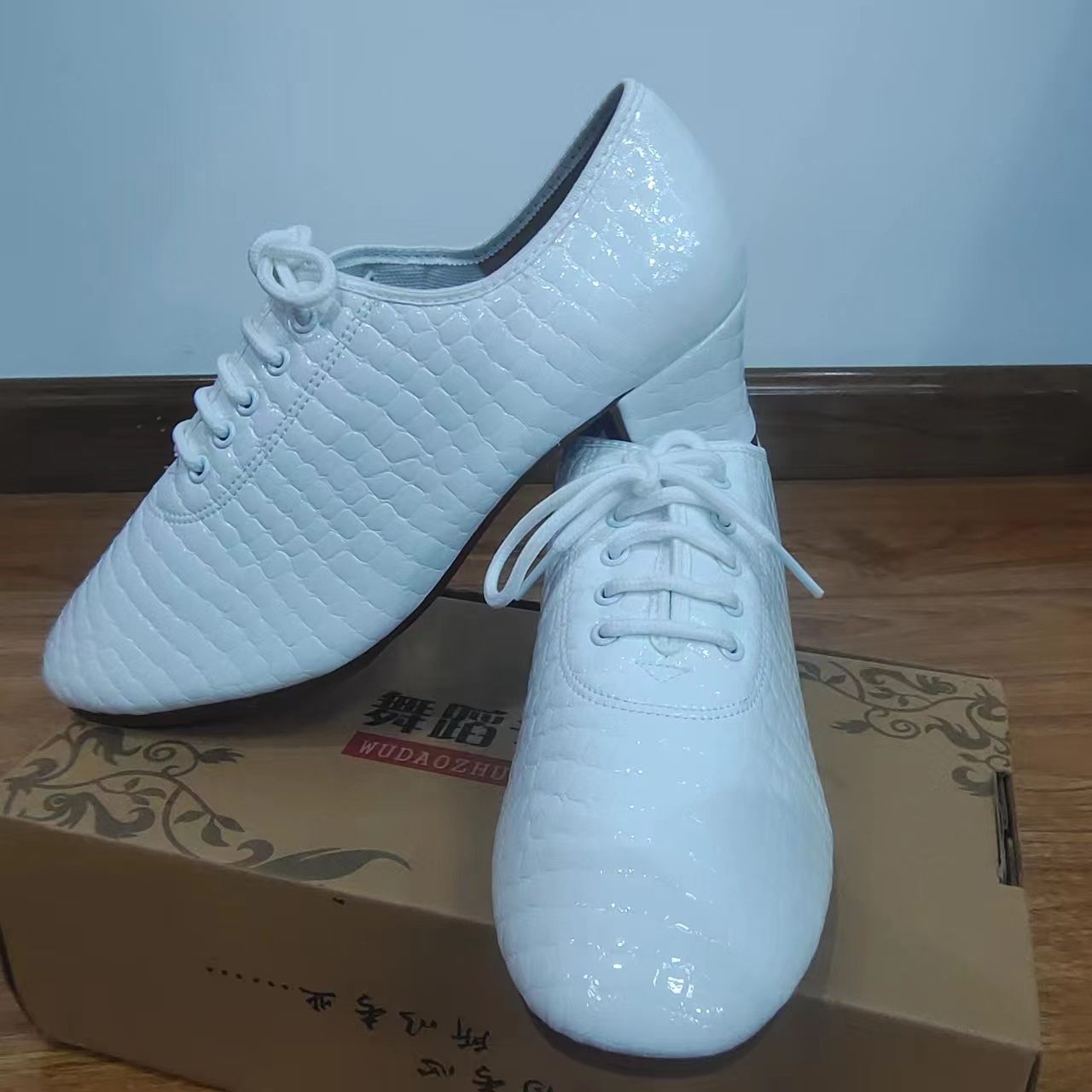 海云丹斯①A111白石头纹白色时尚休闲经典平底交谊舞广场舞鞋