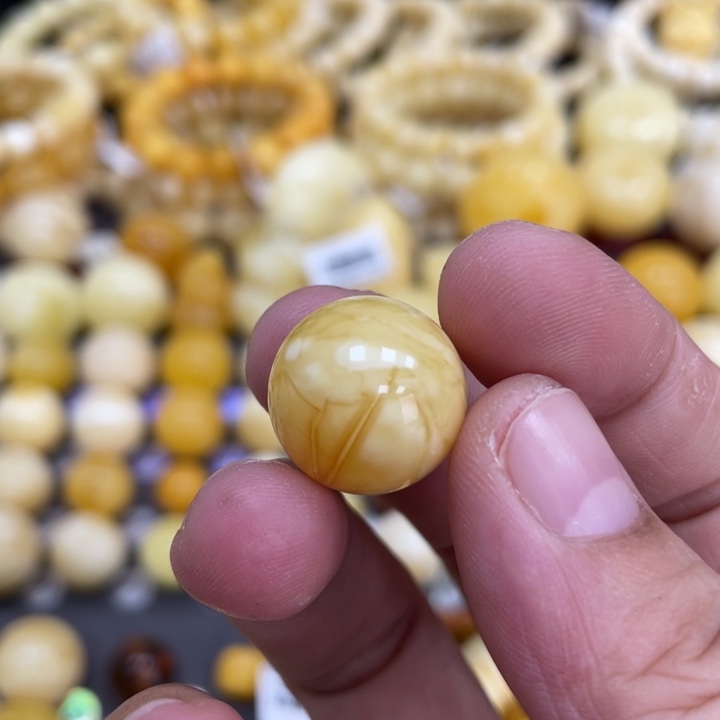 裸石蜜蜡未镶嵌16.2mm浓蜡瑕疵