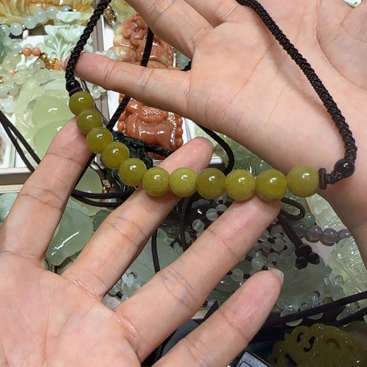 蛇纹石玉吊坠未镶嵌