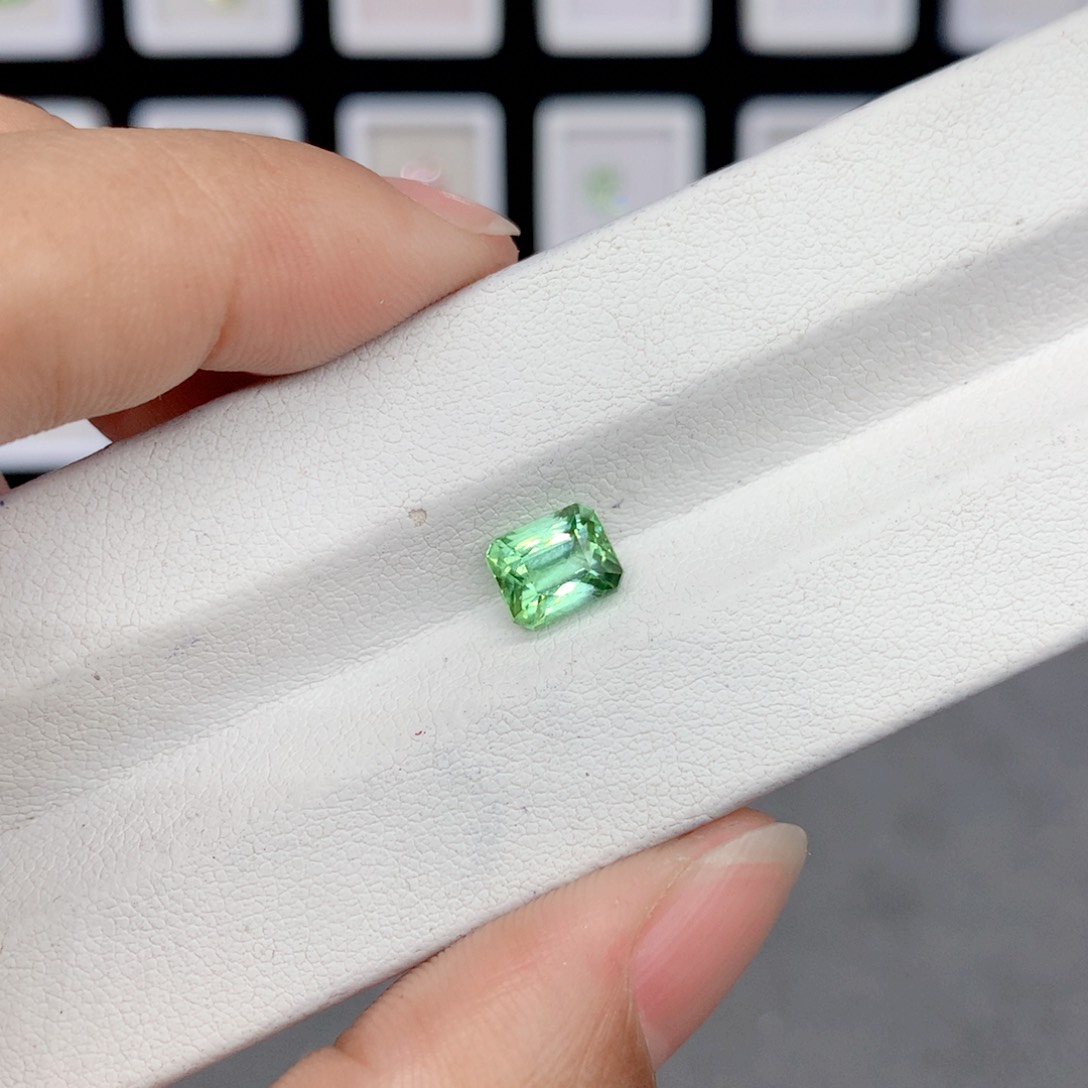 碧玺裸石未镶嵌1.8克拉