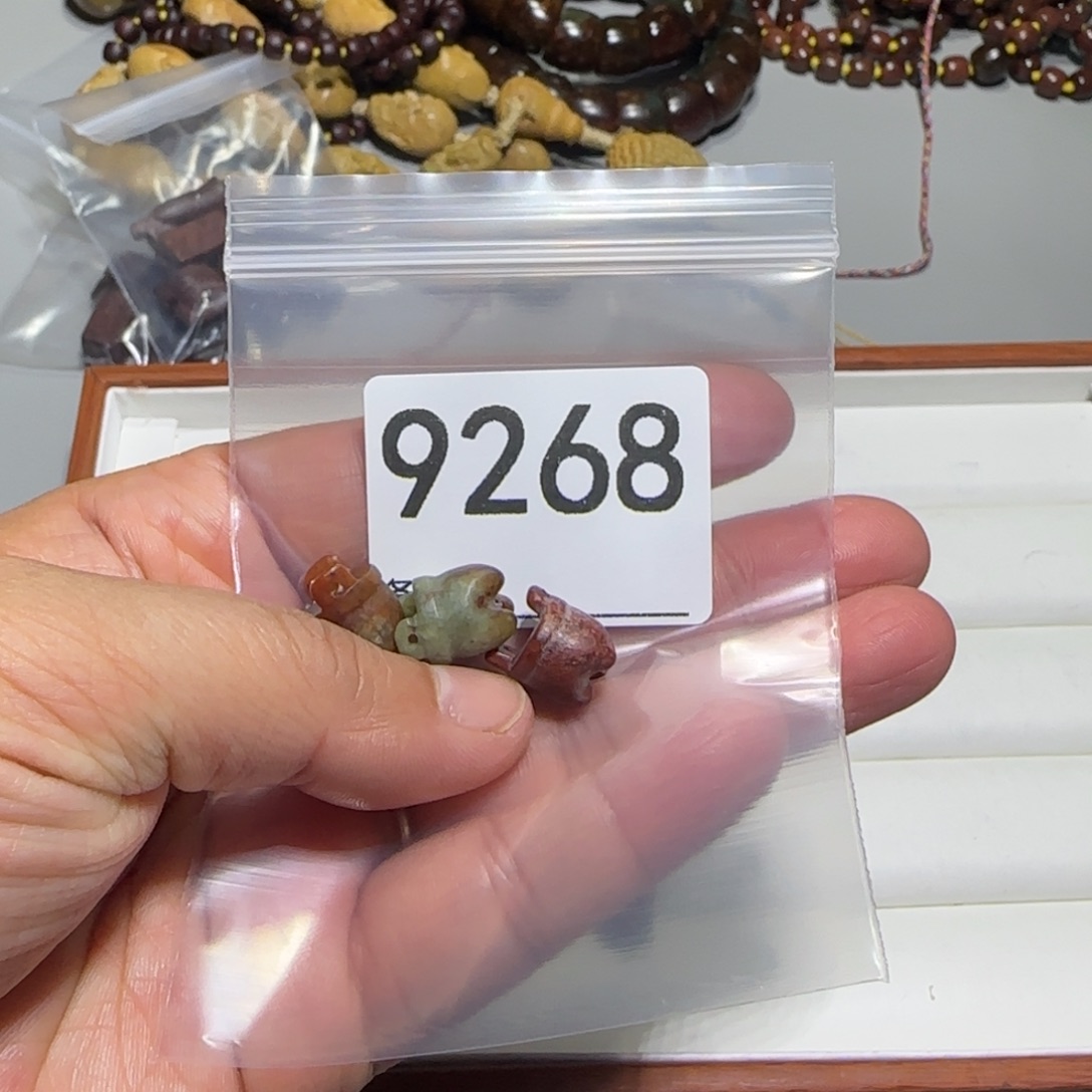 轻***萤透闪石质玉未镶嵌颈饰