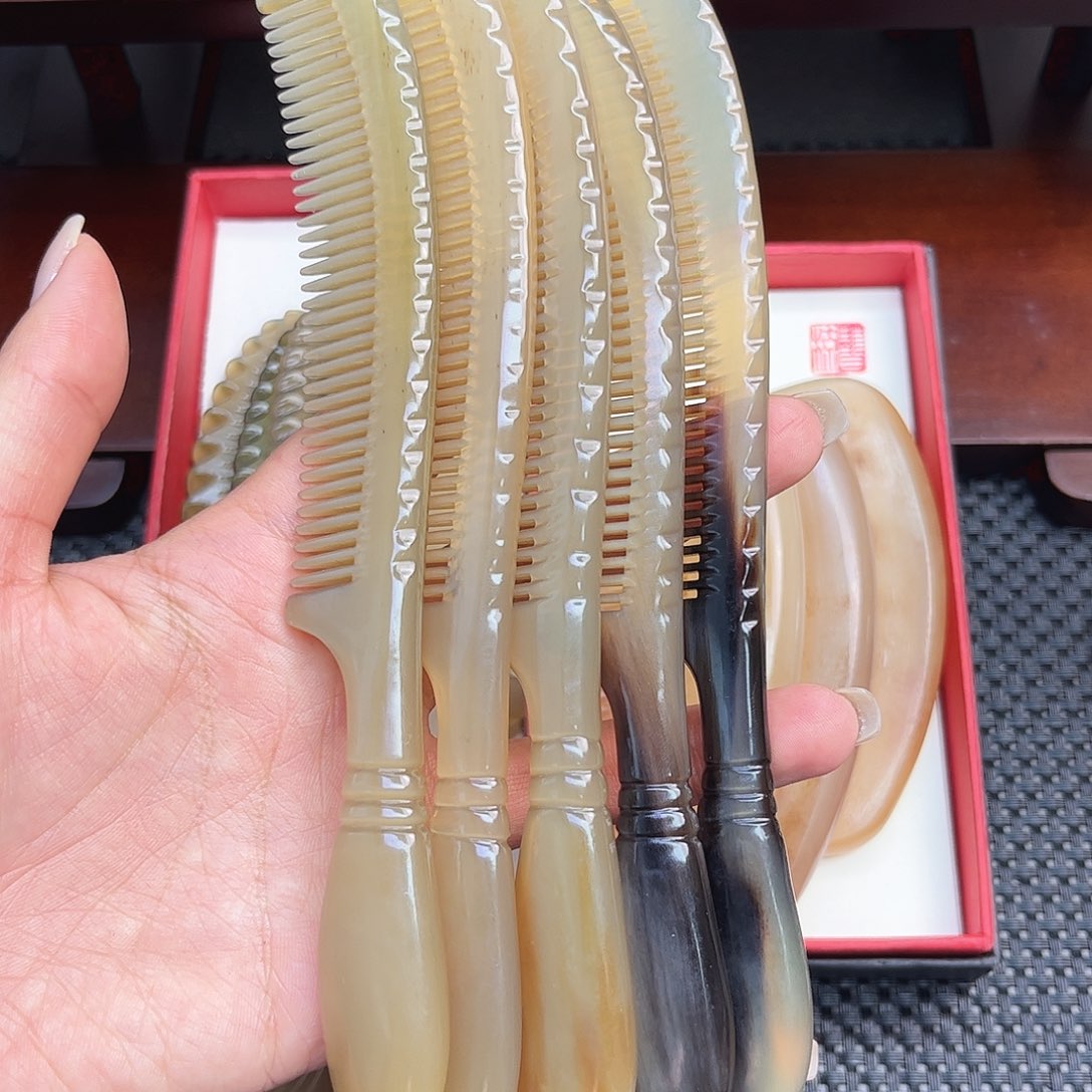 纯手工制作纯牛角梳子