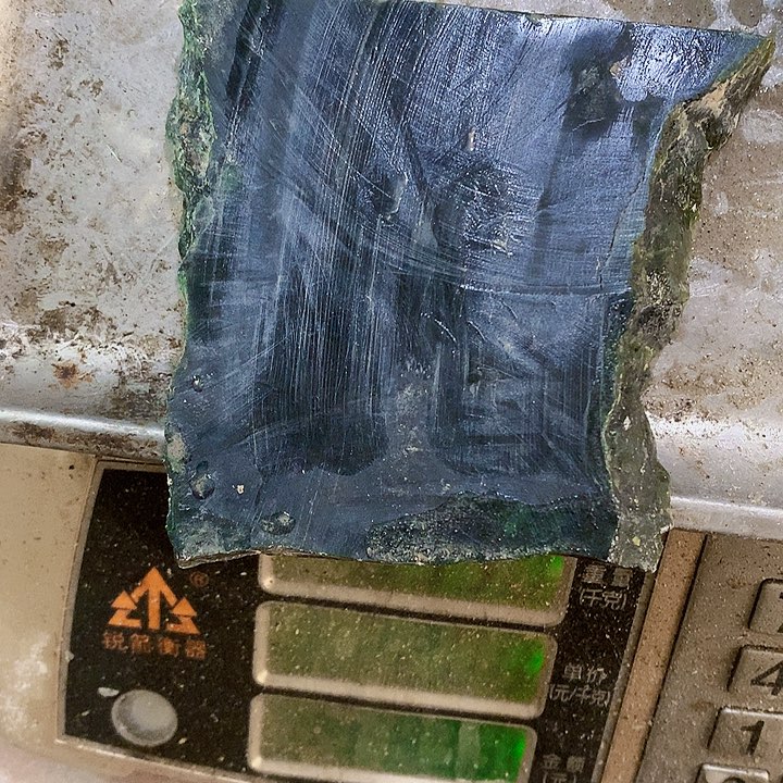 未镶嵌蛇纹石玉珠宝奇石