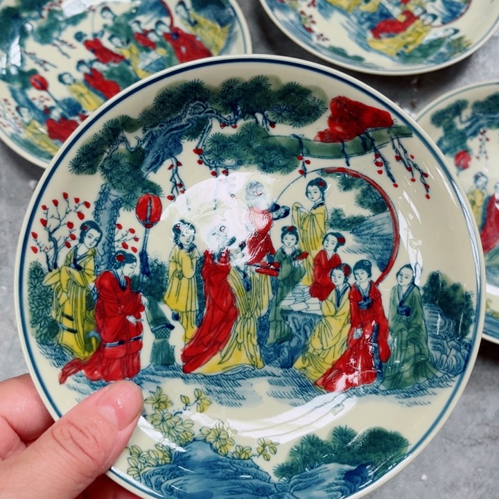 青花玲珑壶茶美女手绘
