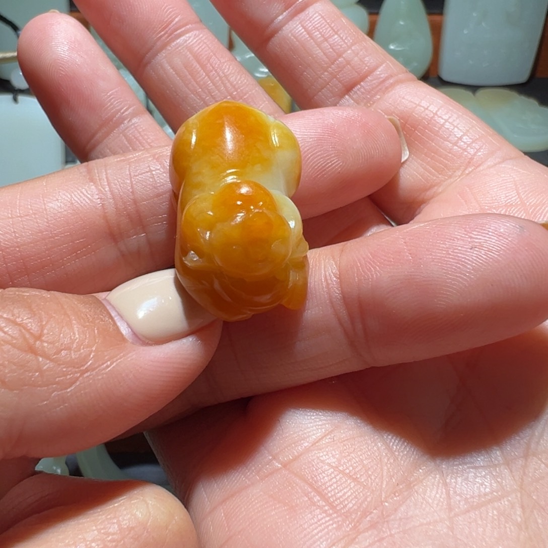 大***、和田玉未镶嵌颈饰
