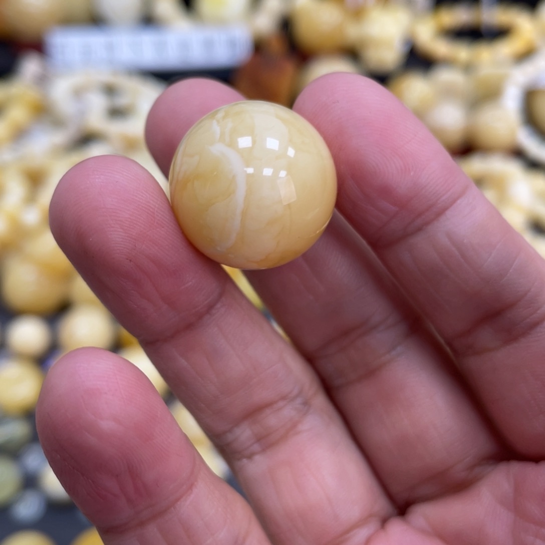 琥珀珠宝奇石未镶嵌20.3mm瑕疵打孔位