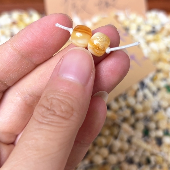 蜜蜡未镶嵌裸石8.7mm一对