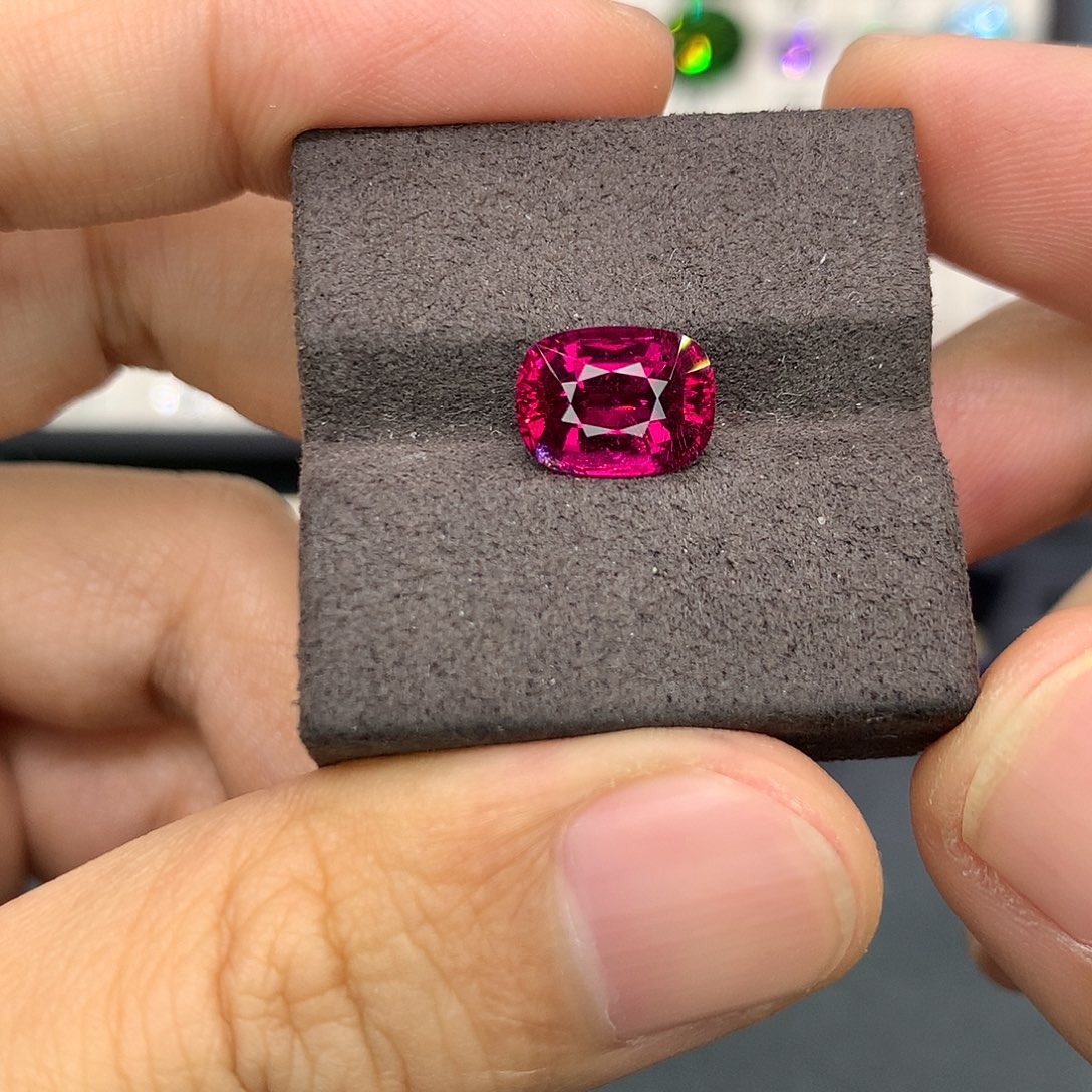 裸石碧玺未镶嵌2.85克拉卢比来