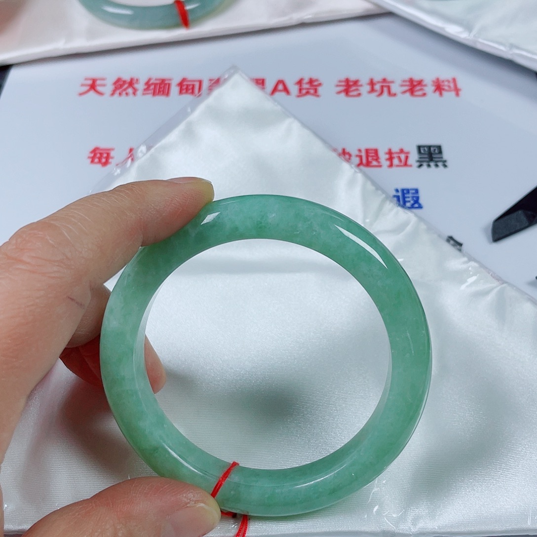 翡翠未镶嵌手镯天然翡翠手镯