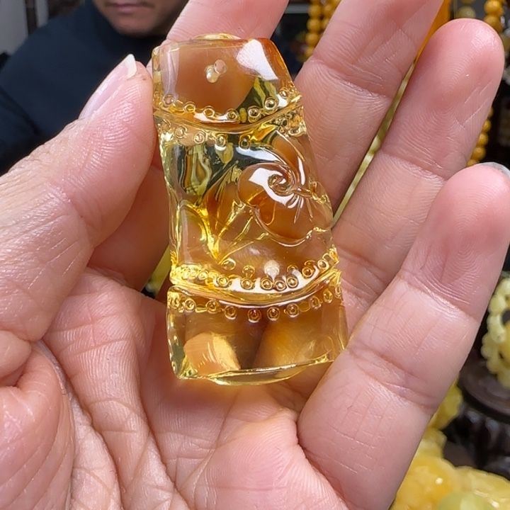 琥珀珠宝奇石未镶嵌