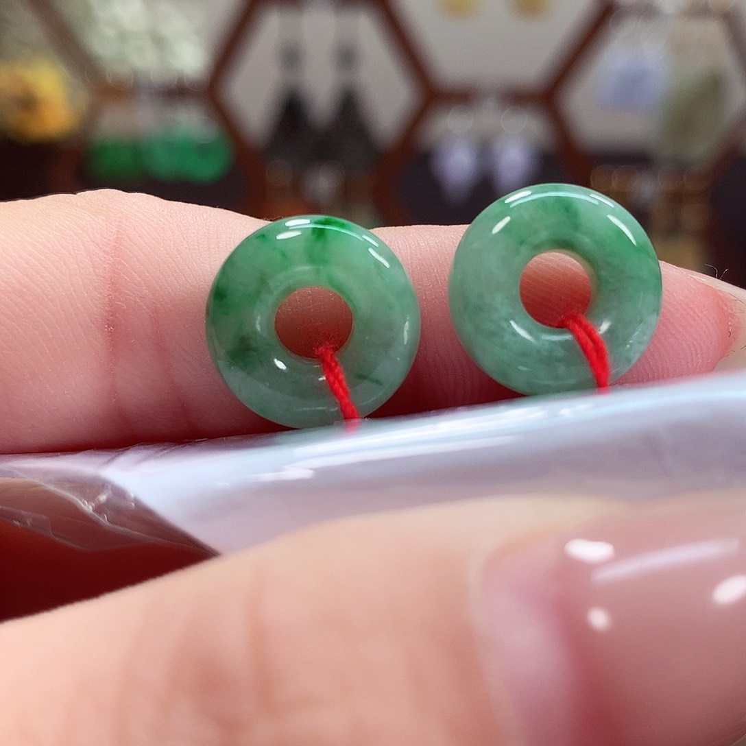 翡翠耳饰未镶嵌天然翡翠