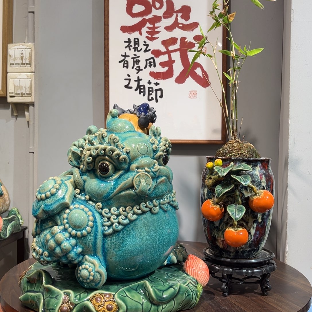 用***3陶瓷金蟾配荷叶底座送花瓶