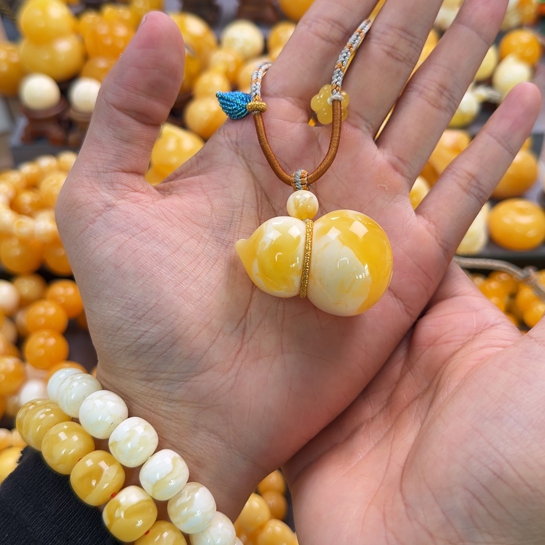 琥珀未镶嵌珠宝奇石19.8g