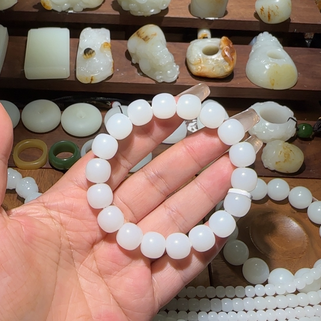 多***媒和田玉未镶嵌手链