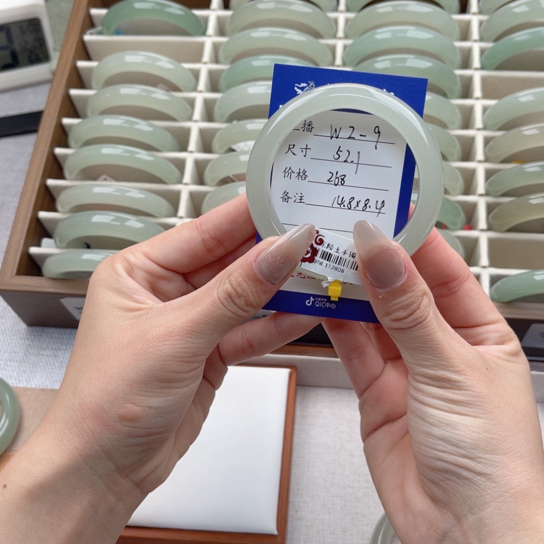 东***酱东陵石未镶嵌手镯