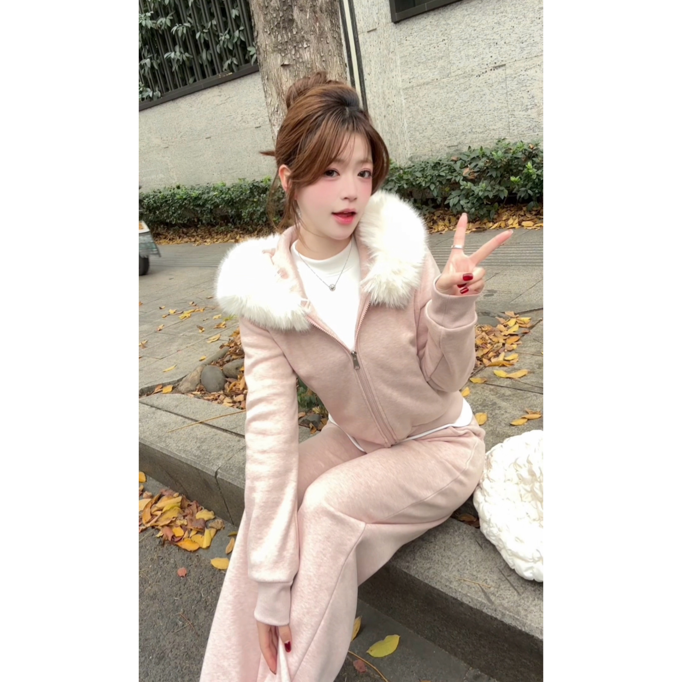 【栗子】冬季保暖加绒休闲风超大白色毛领修身长款休闲时尚套装