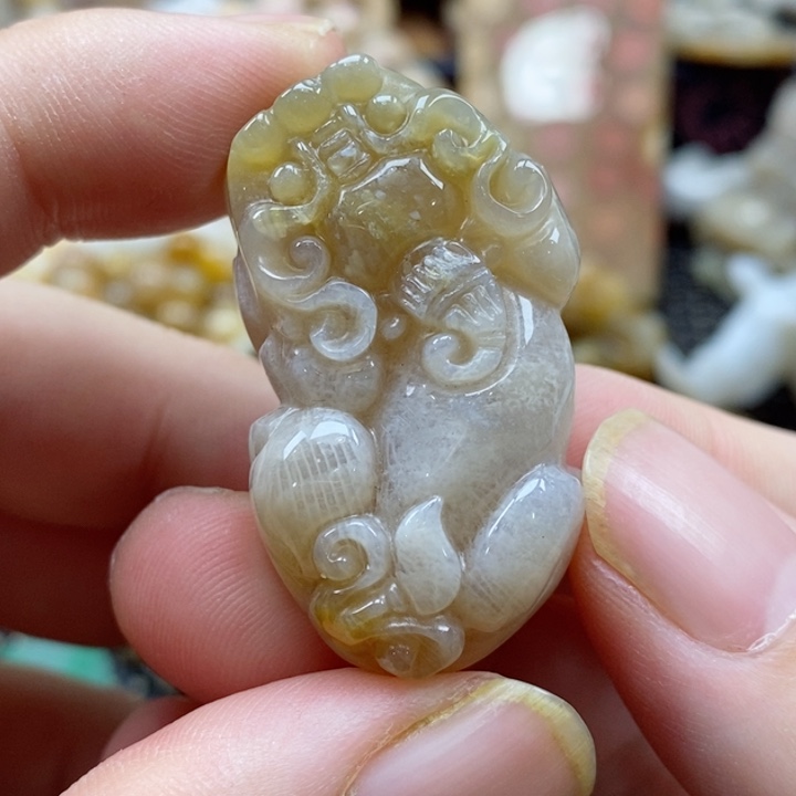 硅化珊瑚（珊瑚玉）颈饰未镶嵌