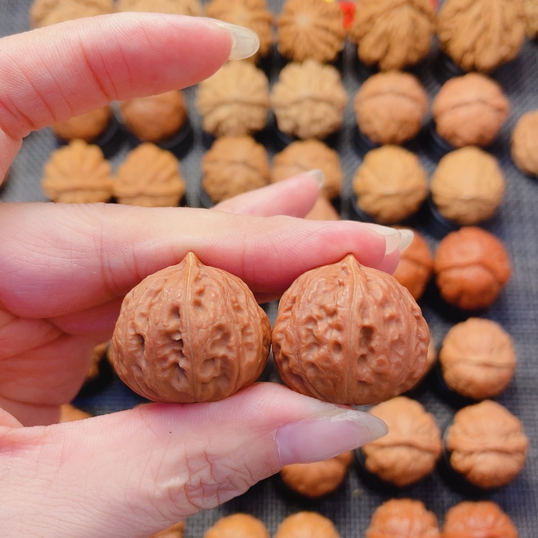 文玩核桃把件红元宝