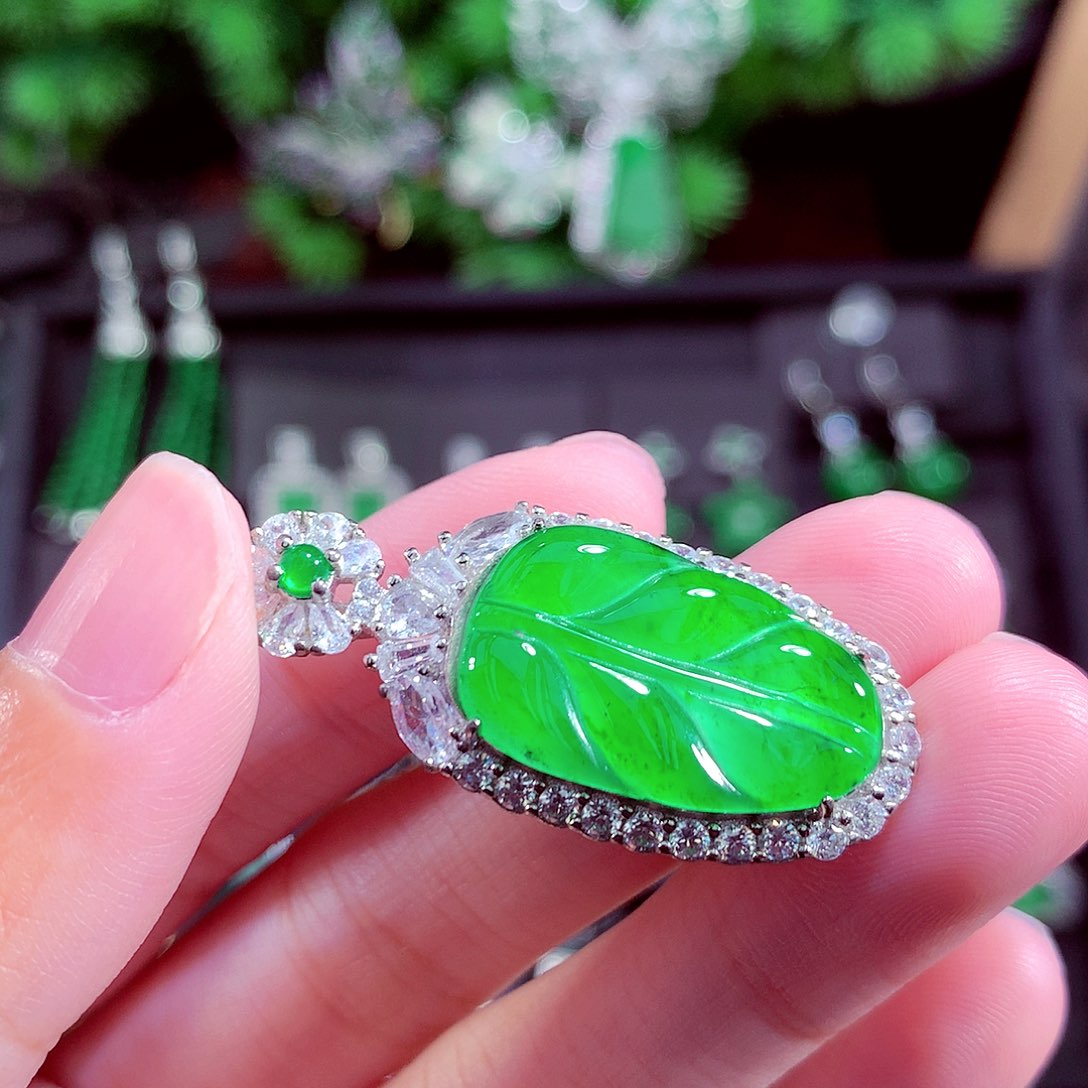 颈饰未镶嵌翡翠天然