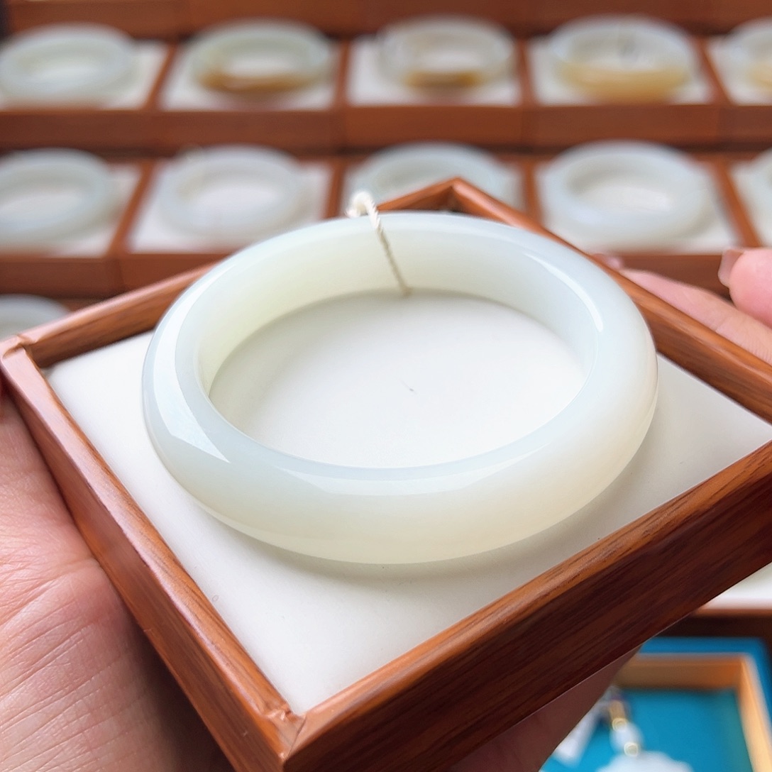 和田玉手镯未镶嵌61