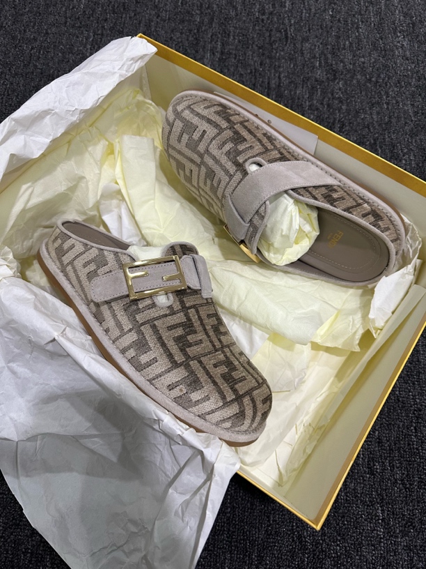 未使用 FENDI/芬迪 芬迪 Feel 绒面拖鞋 全套 37