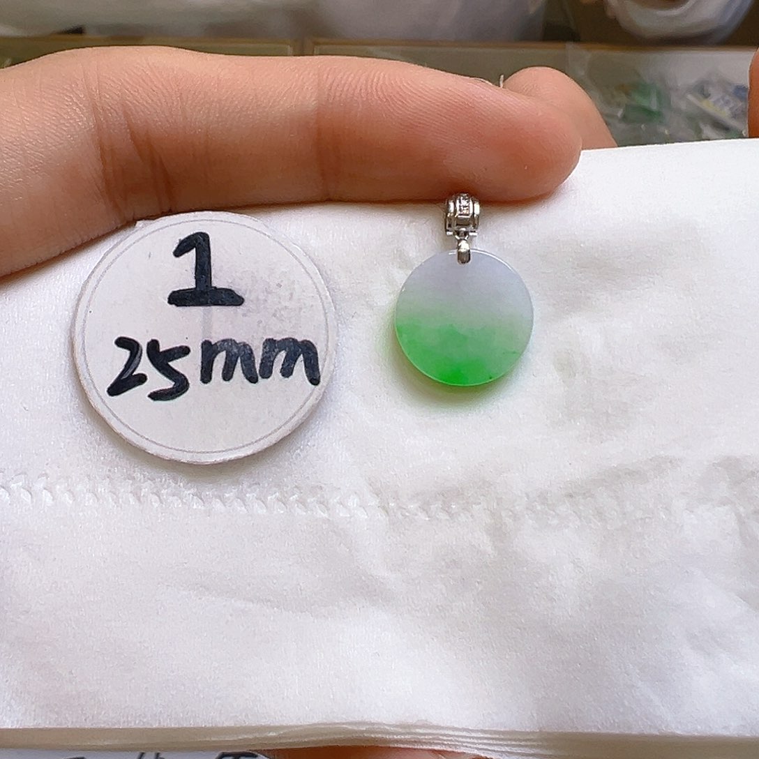 翡翠颈饰18K金镶嵌翡翠