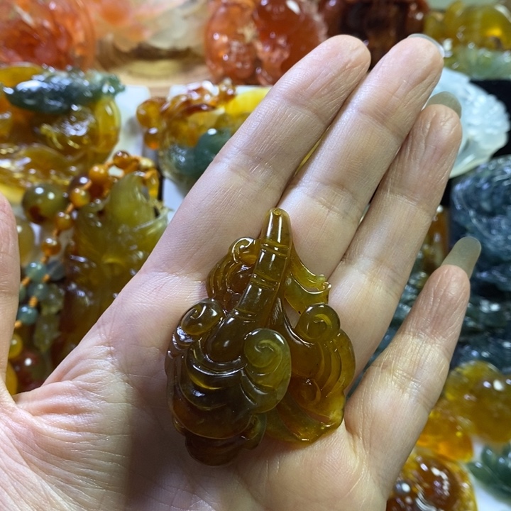 蛇纹石玉未镶嵌颈饰